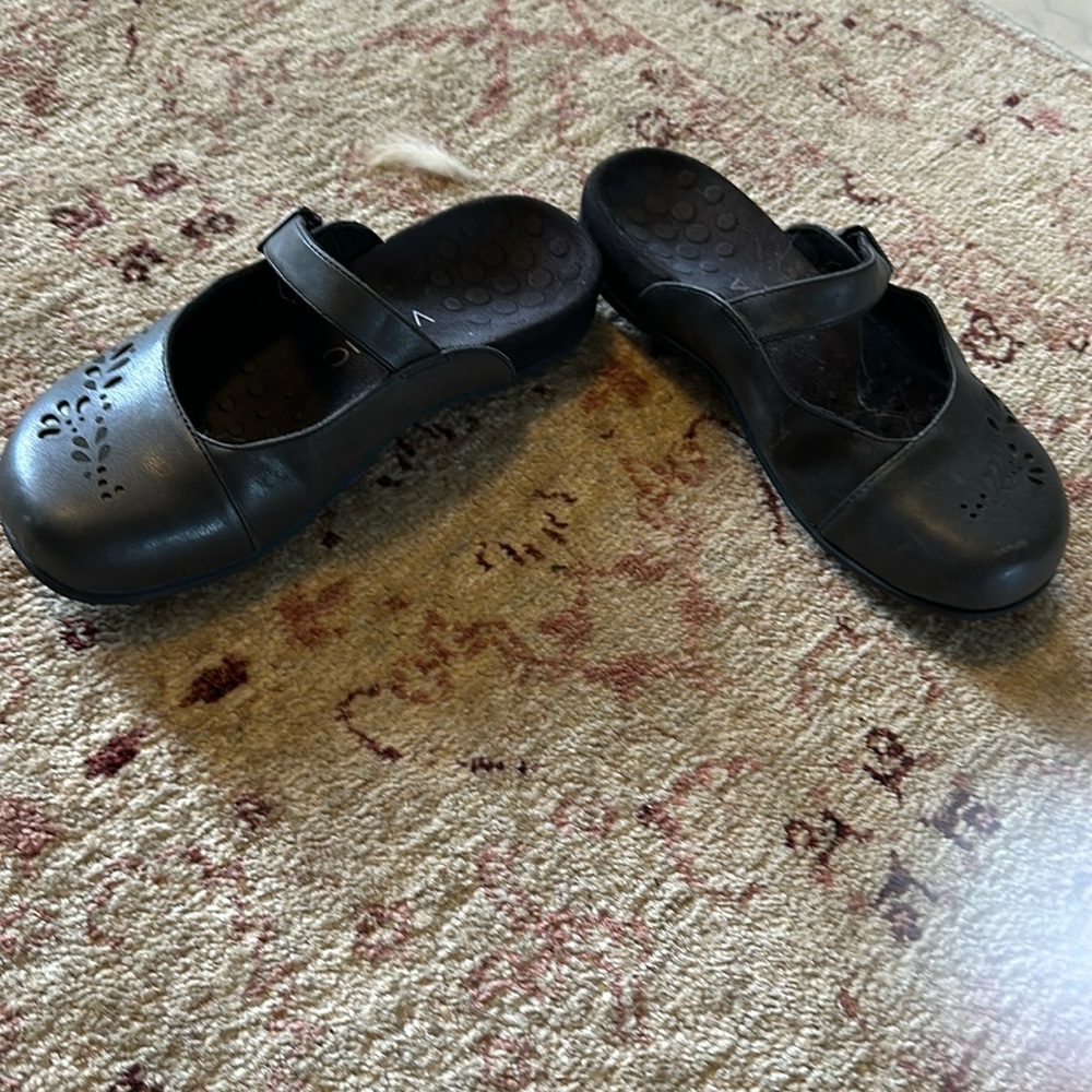 Vionic mules